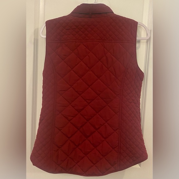 Crown & Ivy Quilted Vest Sz M Burgundy Gold Hardware Puffer - Picture 5 of 7
